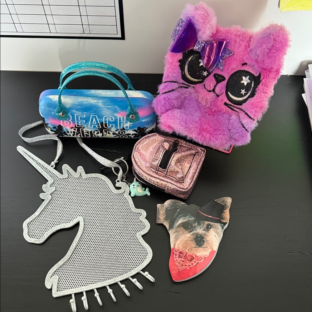 🔥 Bundle Pink Cat Phone Chair, Justice Sunglasses holder, Jewelry Holder, more..